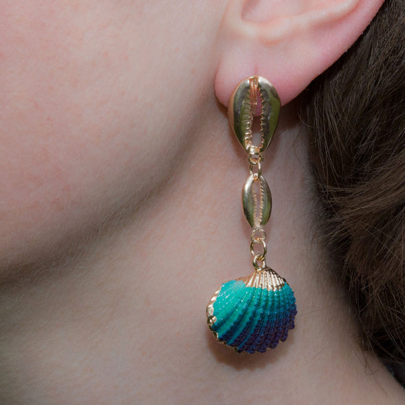whisper-into-my-ear-shell-silver-dangly-earrings-1
